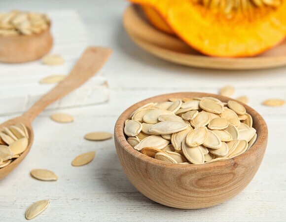 Врач рассказал, чем полезны для пожилых тыквенные семечки Врач рассказал, чем полезны для пожилых тыквенные семечки