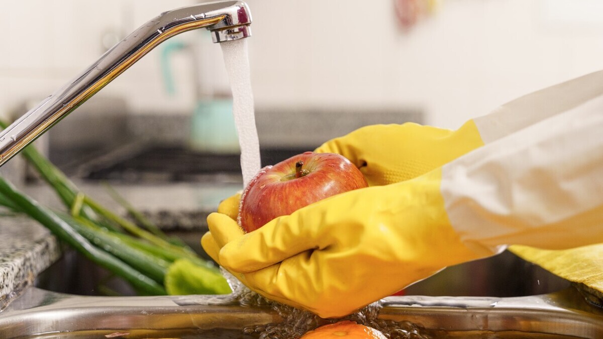 Перечислены способы, как бороться с пищевой молью на кухне