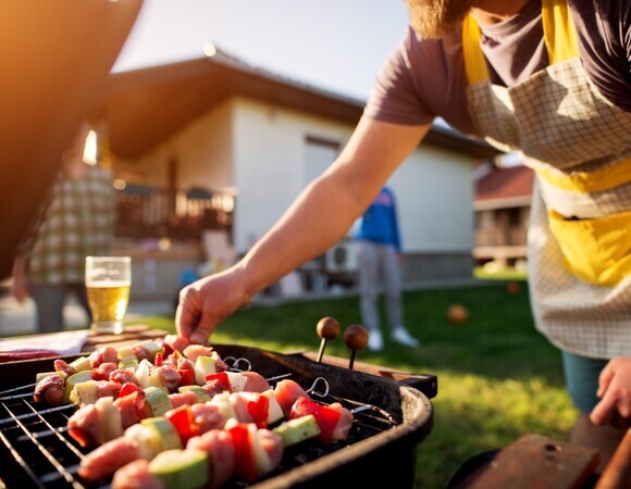 Гастроэнтеролог рассказала, чем грозит употребление шашлыка с алкоголем