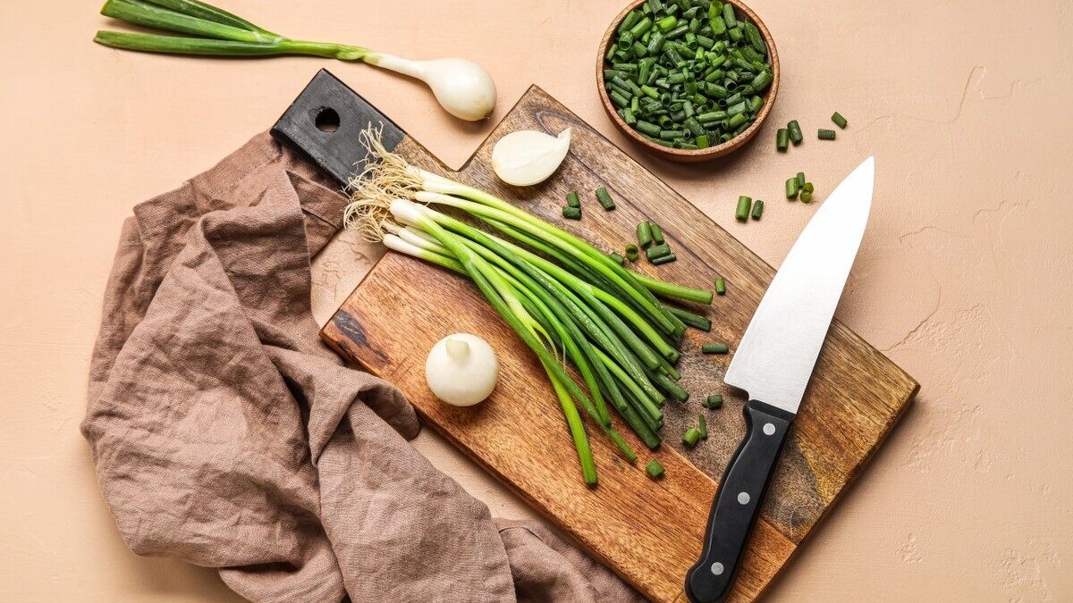 Названа неочевидная польза зеленого лука