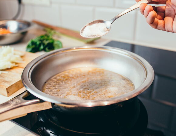 Как очистить нагар с посуды: советы от «Едим Дома»