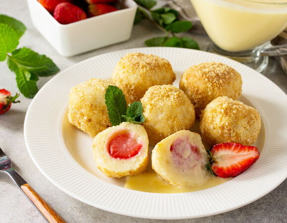 Что приготовить из творога и клубники: 6 рецептов от «Едим Дома»