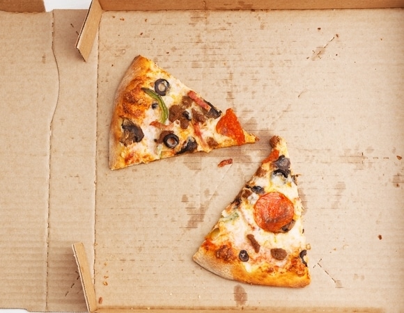 Безопасно ли есть вчерашнюю пиццу? Безопасно ли есть вчерашнюю пиццу?