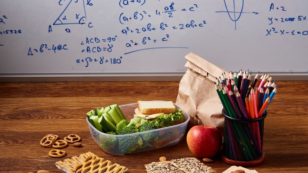 Малышева перечислила продукты, которые повышают успеваемость школьников