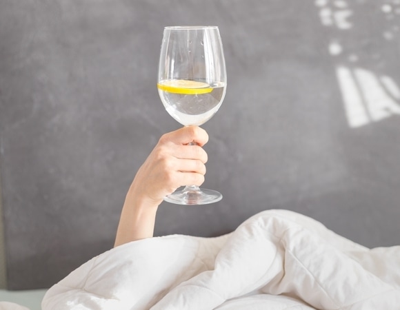 Чуда не ждите: врач развела миф о пользе воды с лимоном по утрам Чуда не ждите: врач развела миф о пользе воды с лимоном по утрам