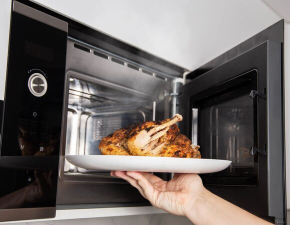 Диетолог Гинзбург развеял миф о микроволновых печах 