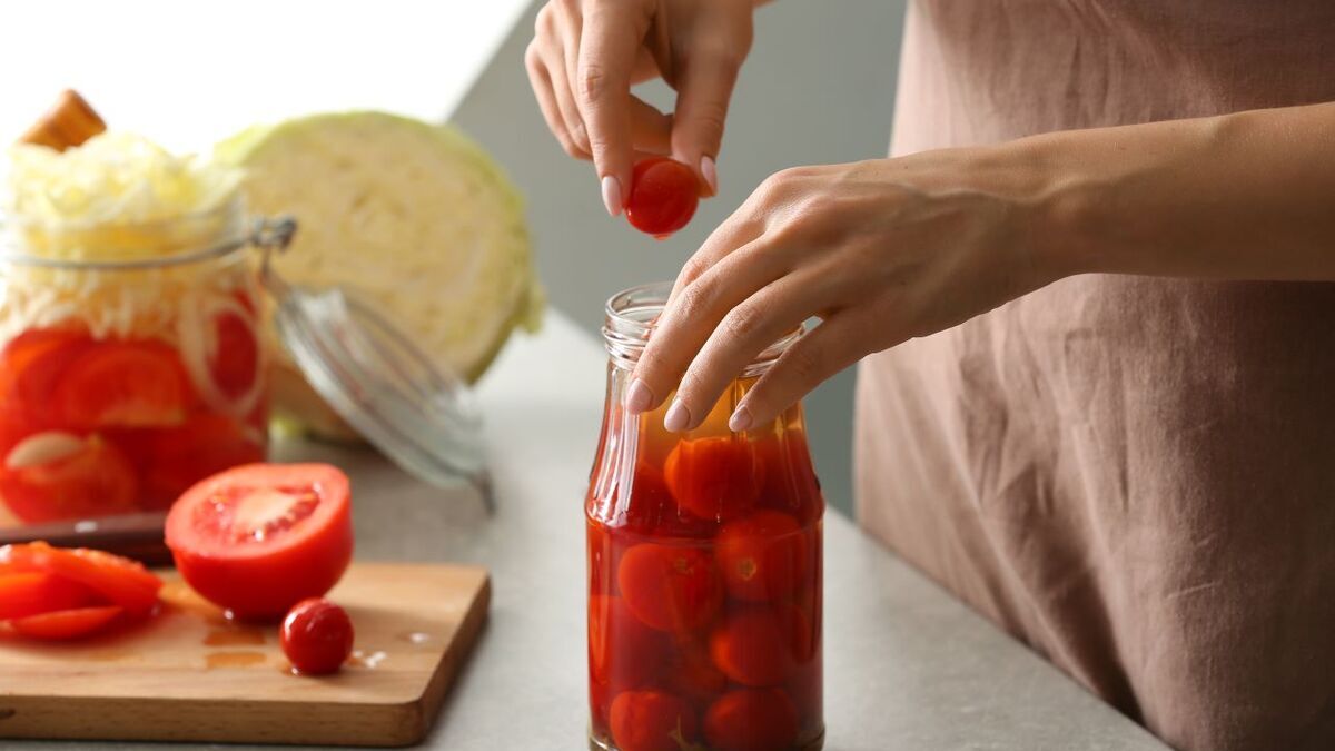 Сколько можно хранить домашние заготовки: отвечает эксперт