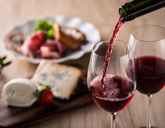 Улучшает кровь и укрепляет сосуды: есть ли польза от красного вина? Улучшает кровь и укрепляет сосуды: есть ли польза от красного вина?
