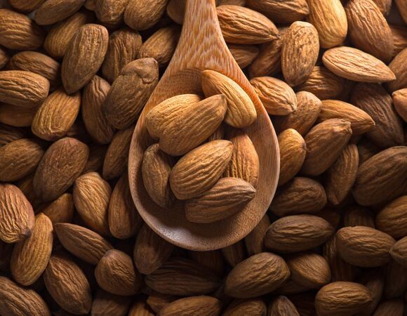 Не орех, а яд: стало известно, как правильно есть миндаль 
