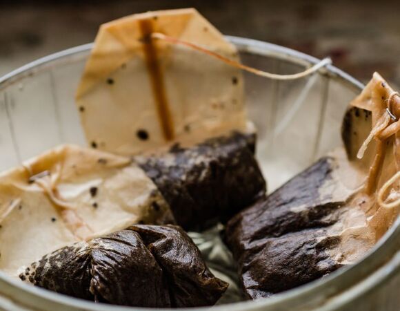 Как повторно использовать гущу и чайные пакетики: ученые советуют испечь с ними бисквит 