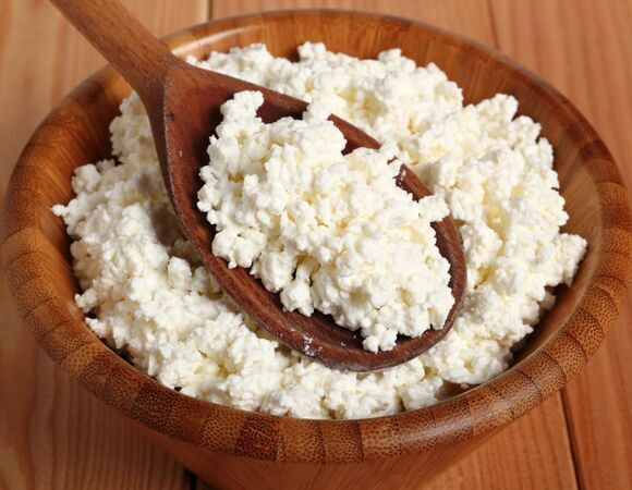 Куда деть просроченный творог: выбросить или использовать на кухне? Куда деть просроченный творог: выбросить или использовать на кухне?