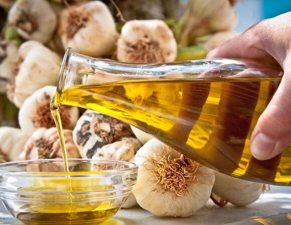 Больше чеснока и масла: врач назвала продукты, которые укрепляют сердце и сосуды после 50 