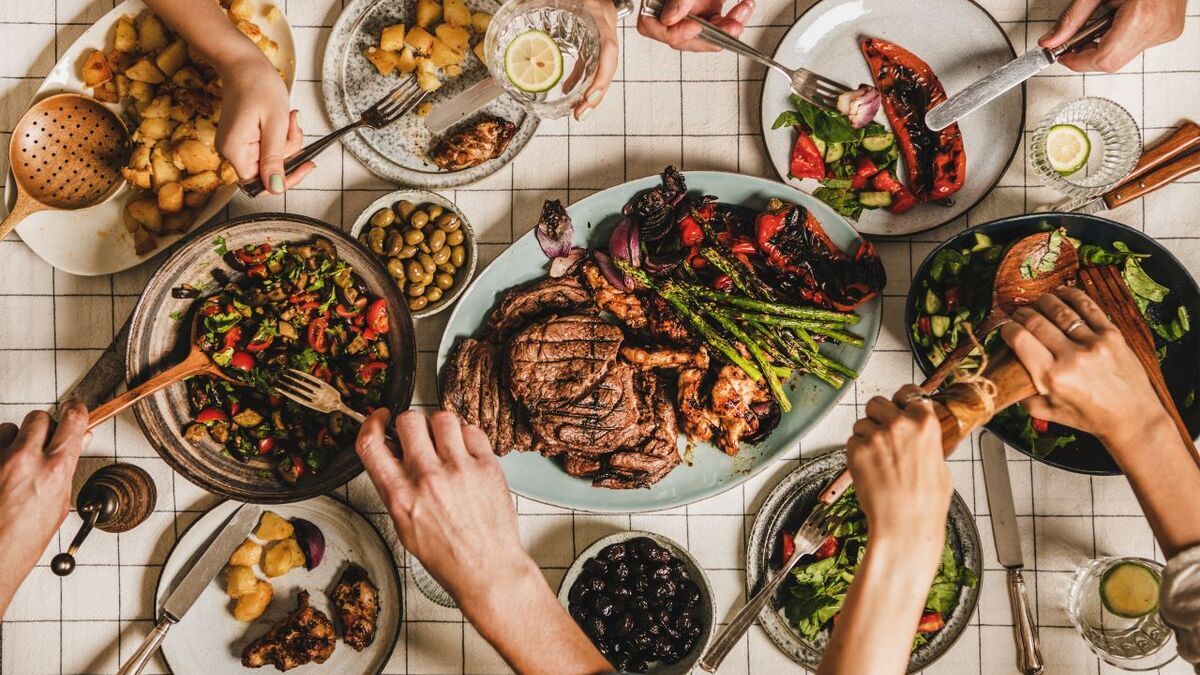 Найдены продукты для застолья, которые нейтрализуют вред алкоголя