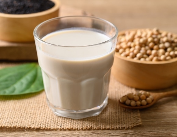 Эксперты назвали самое полезное растительное молоко для детей