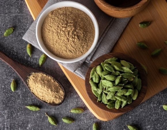 «Райское зерно»: чем полезен кардамон и в какие блюда его добавлять «Райское зерно»: чем полезен кардамон и в какие блюда его добавлять