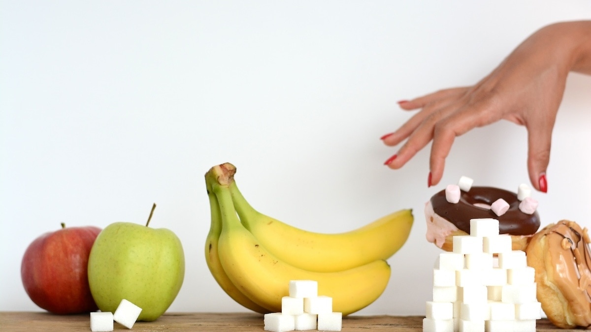 Вредит, как любой сахар: британский врач объяснил связь фруктозы с ожирением 