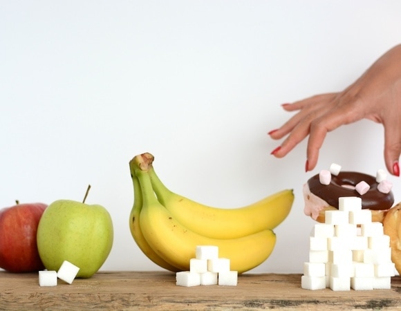 Вредит, как любой сахар: британский врач объяснил связь фруктозы с ожирением 