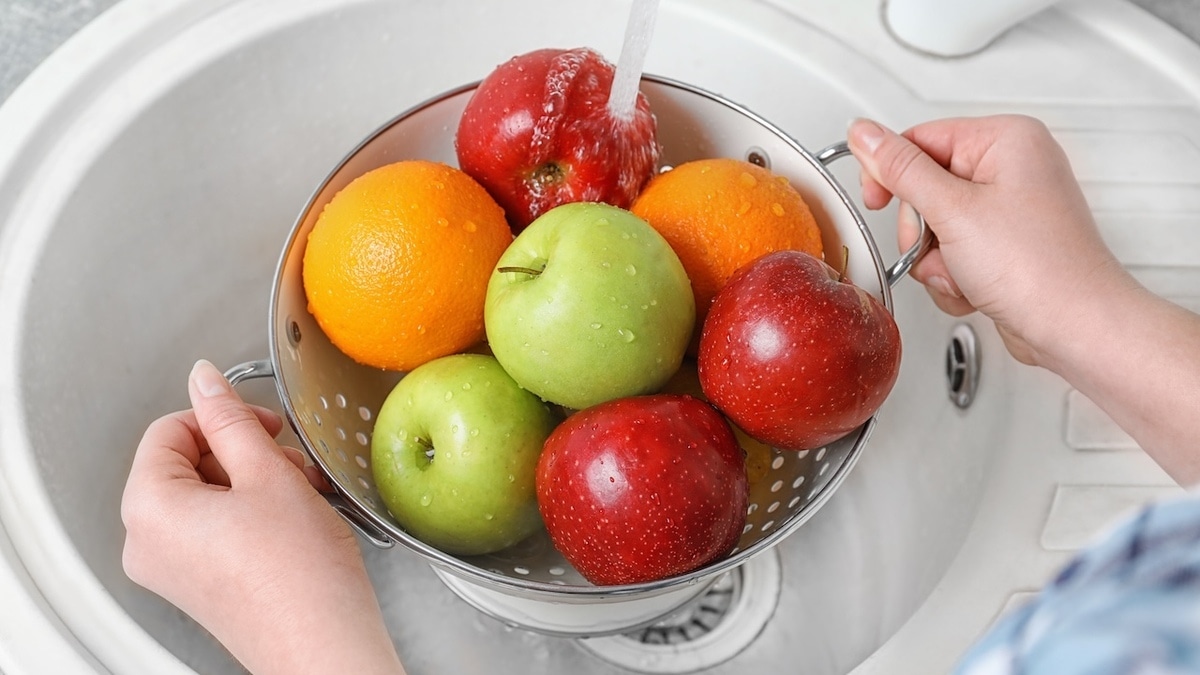Терапевт подсказала, как эффективно очистить фрукты и овощи от грязи и паразитов