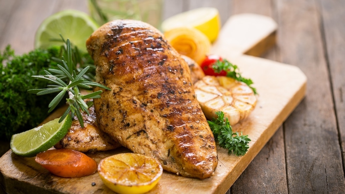 Как получить сочную курицу с корочкой: совет дал шеф-повар Илья Куваев 