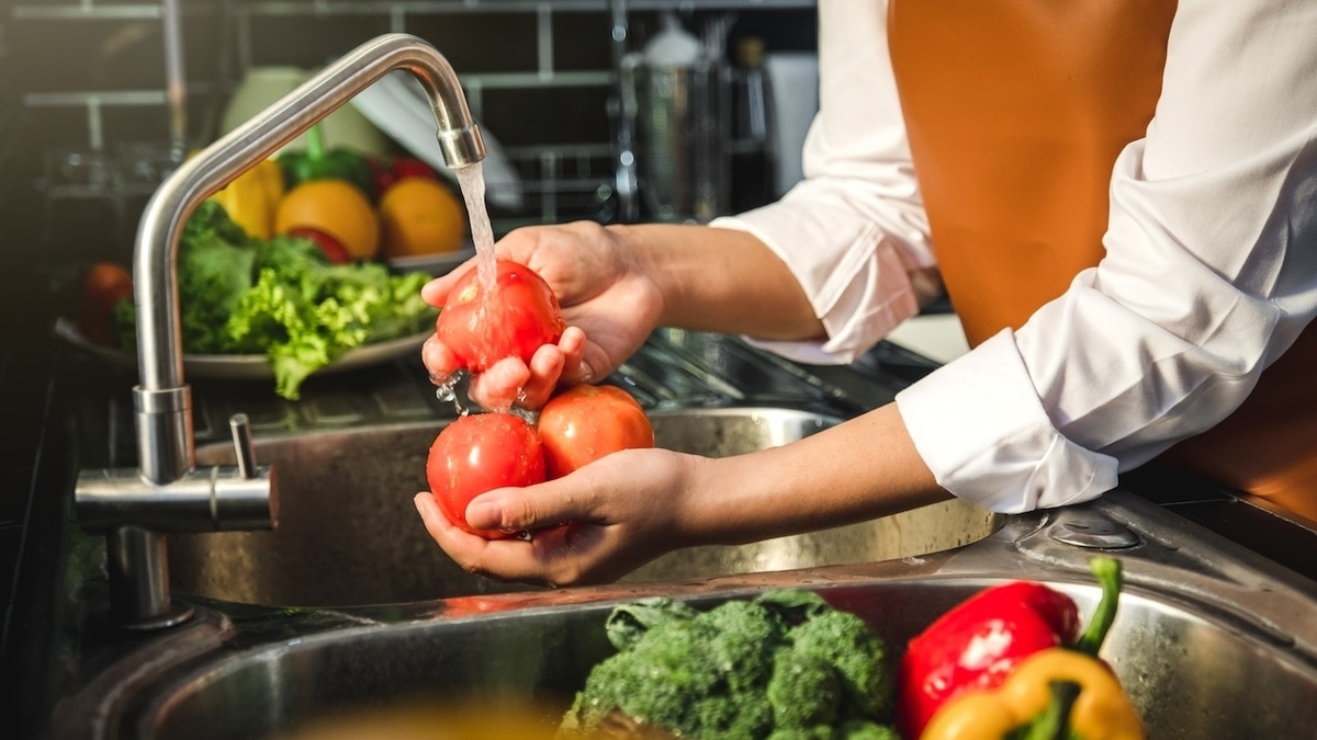 Стало известно, какие продукты вредно мыть Стало известно, какие продукты вредно мыть