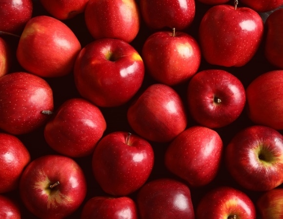 Водой не убрать: инфекционист объяснила, чем покрывают фрукты и овощи в магазинах