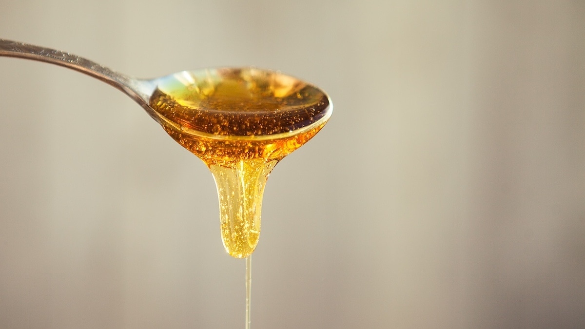 Диетолог ответила, сколько сахара содержится в 1 ложке меда