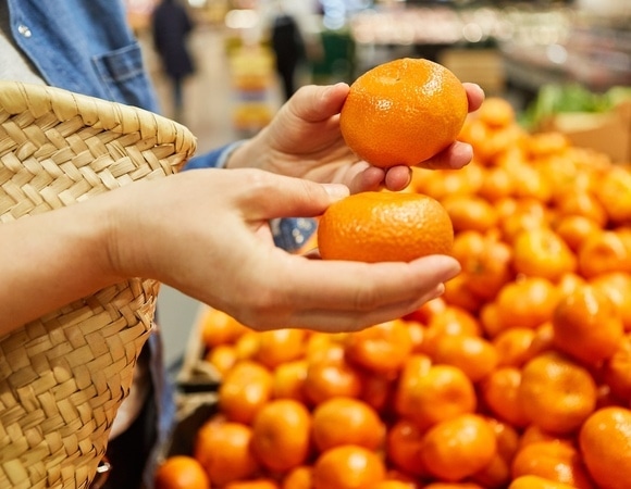 Чем заменить мандарины при аллергии — идеи для новогоднего стола от врача