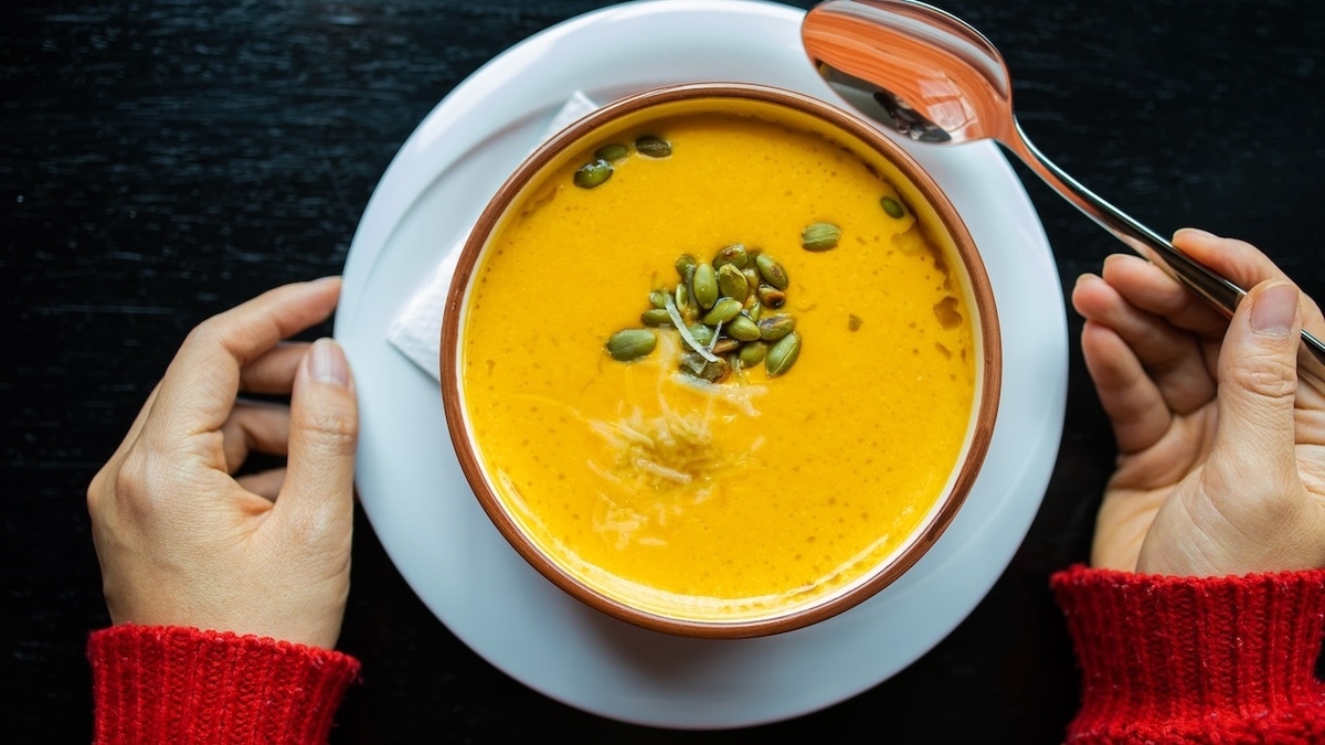 Гастроэнтеролог поделилась рецептом супа для «хорошего пищеварения»