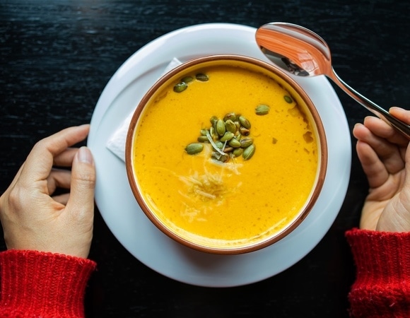 Гастроэнтеролог поделилась рецептом супа для «хорошего пищеварения»