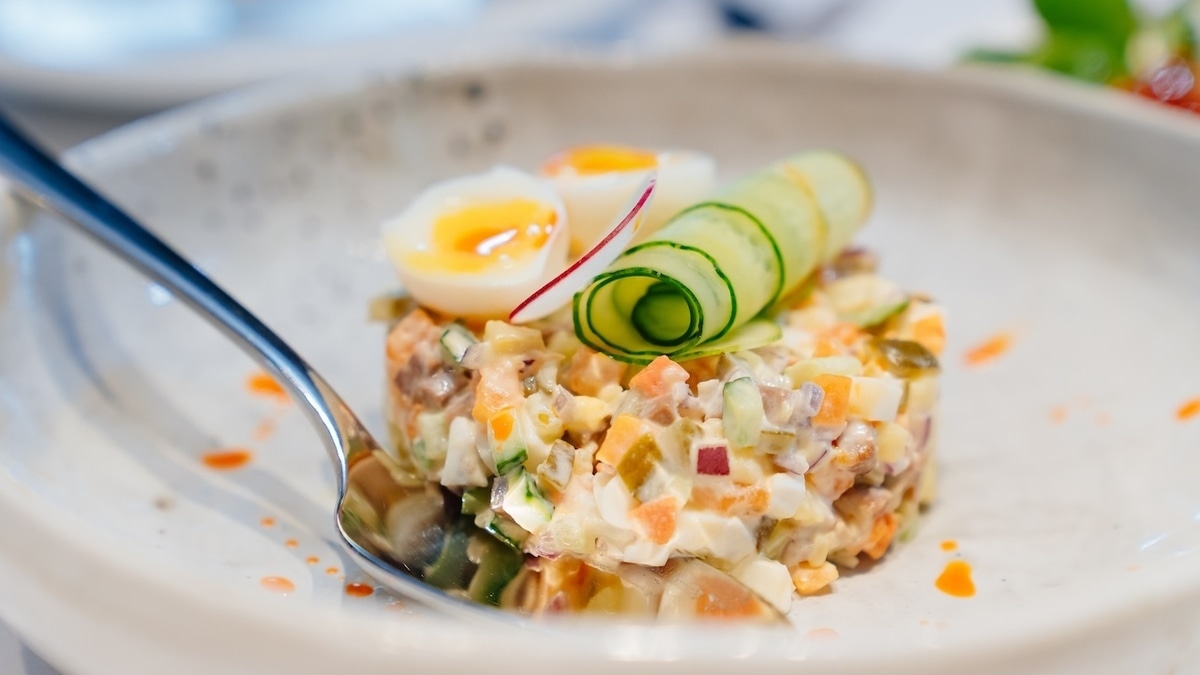 Оливье подождет: врач сказала, с каких блюд начинать новогоднее застолье Оливье подождет: врач сказала, с каких блюд начинать новогоднее застолье