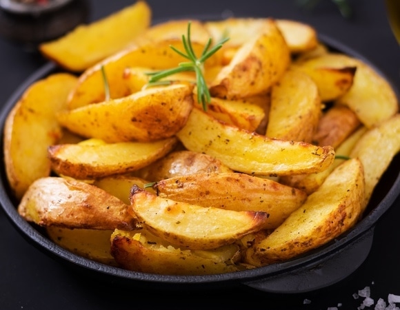Шеф-повар поделился рецептом идеальной хрустящей картошки к праздникам