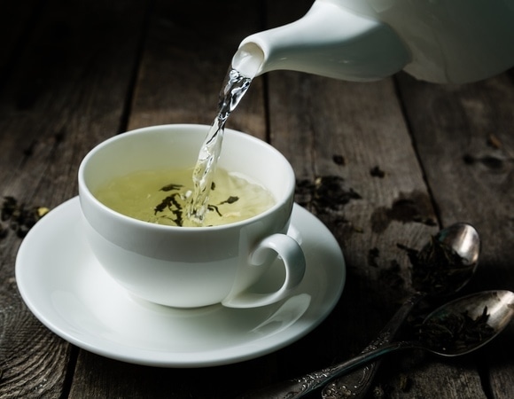 Все зависит от цвета: доктор Гинзбург назвал самый полезный чай
