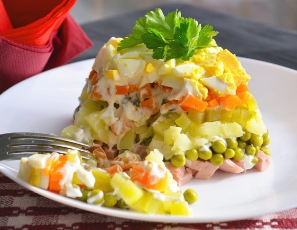  Нутрициолог предостерегла аллергиков от употребления оливье