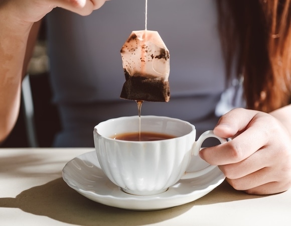 Онколог рассказал, почему чай в пакетиках — опасен