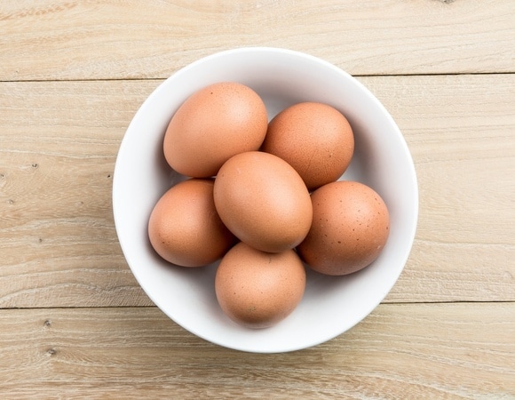 Стало известно, какие яйца можно есть сырыми 