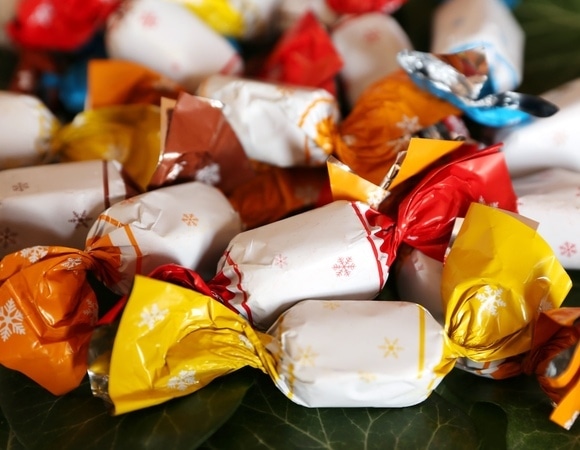 Самые вредные сладости по версии стоматолога: убирайте их из сладких подарков!