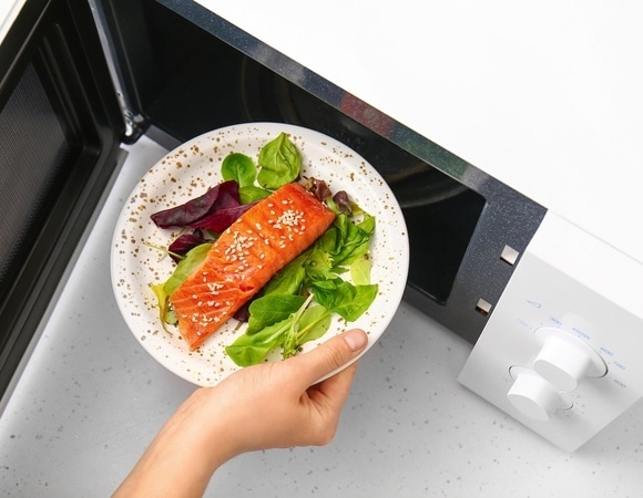 Стало известно, какие блюда можно разогревать в микроволновке Стало известно, какие блюда можно разогревать в микроволновке