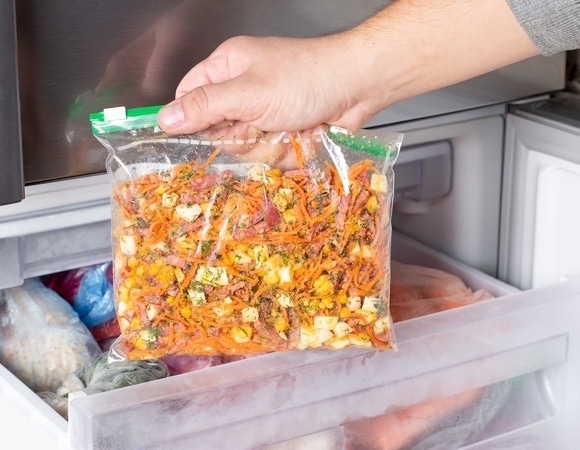 Стало известно, какие салаты можно заморозить и хранить месяцами 