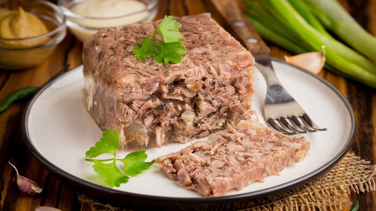 Нельзя злоупотреблять: диетолог назвала главную опасность холодца