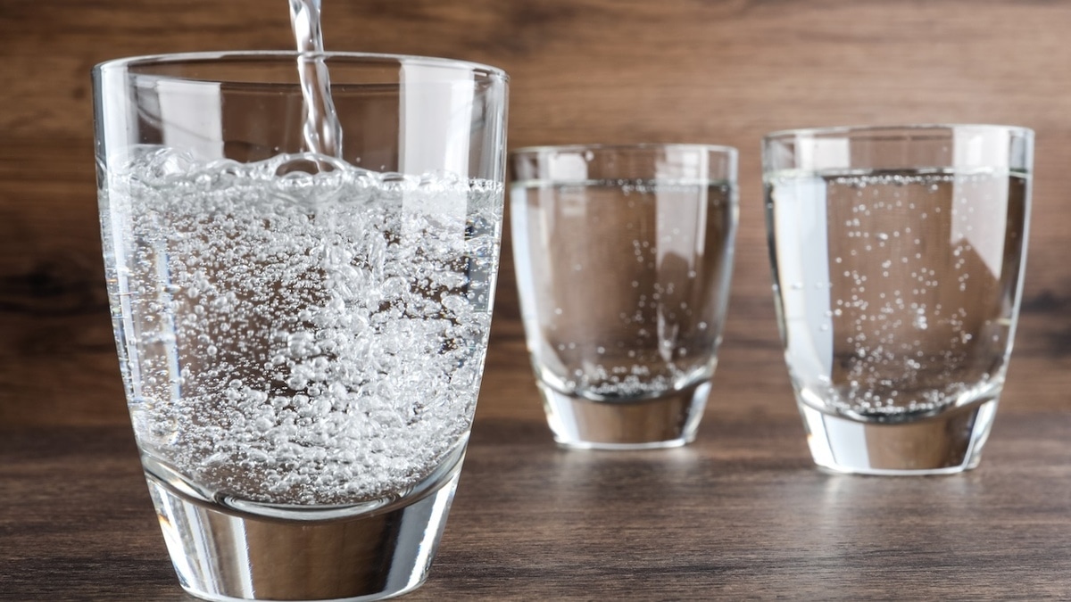 Пить только по рецепту: врач рассказала, к чему приводит злоупотребление «минералкой» 