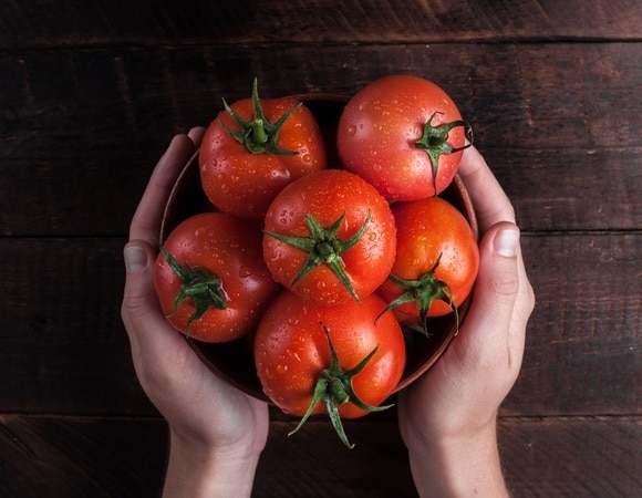 «Придерживайтесь сезонности»: онколог посоветовал не есть помидоры зимой