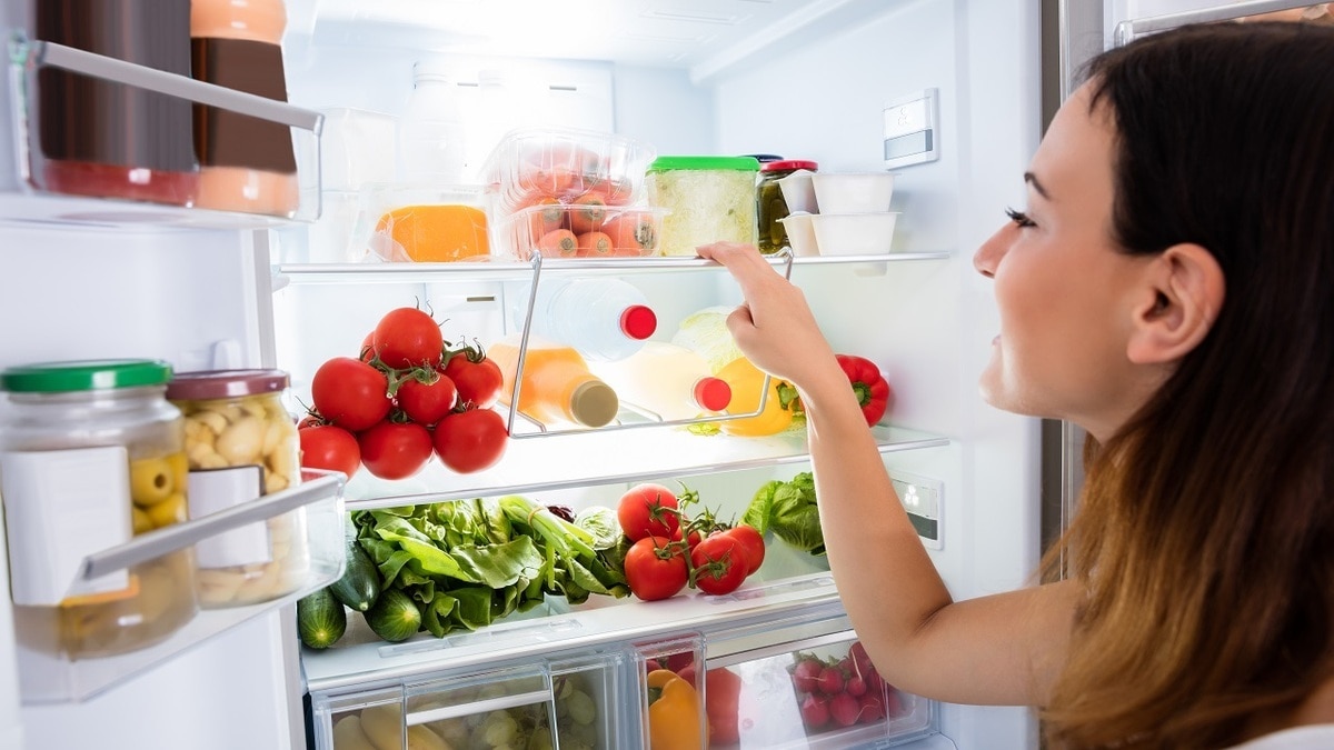 Есть риск отравиться: какие продукты нельзя хранить в холодильнике
