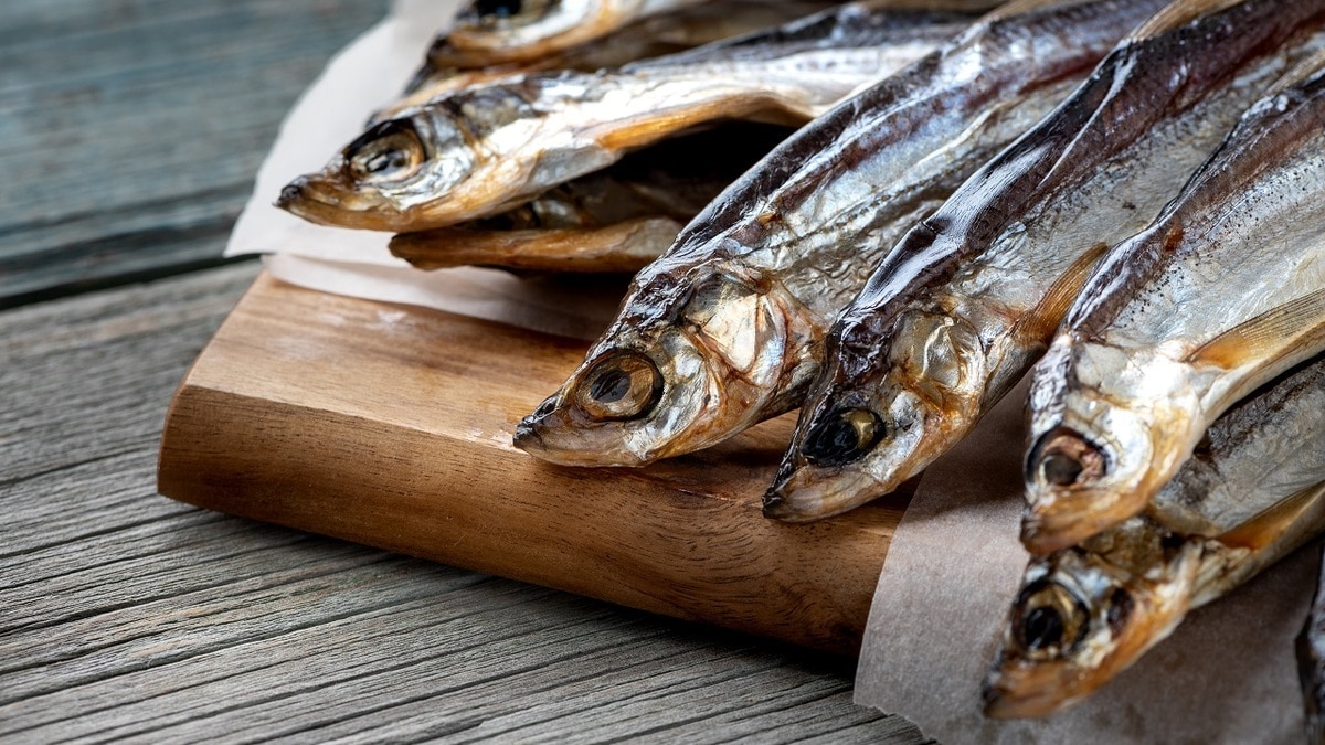 Смертельная опасность: врач рассказал, кому категорически нельзя есть соленую рыбу