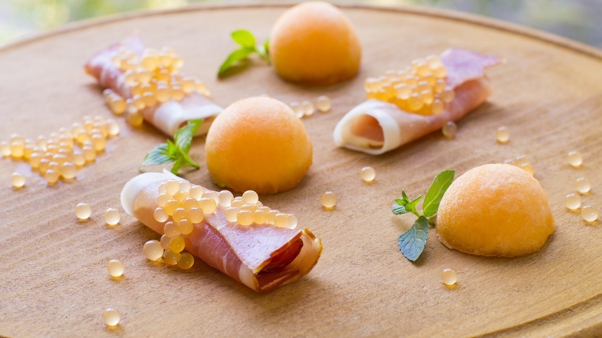 Белая икра, съедобное золото и черная курица: названы самые дорогие продукты в мире