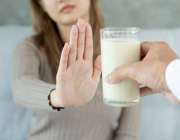 Исключите хлеб и «молочку»: врач рассказала, как правильно питаться при простуде