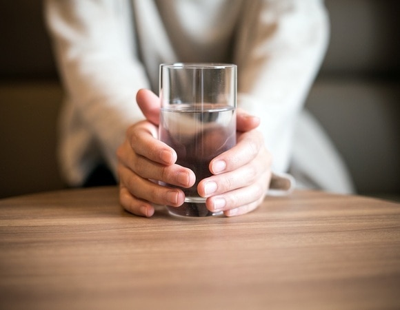 Это не жир, а «водный вес»: нутрициолог объяснила, как избавиться от отеков