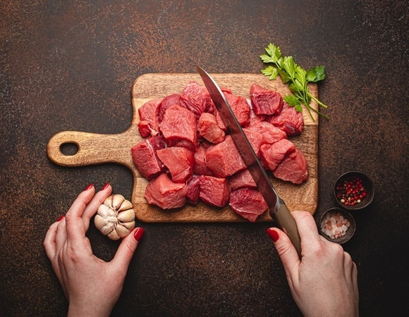 Врач посоветовала не исключать из рациона красное мясо — вот почему
