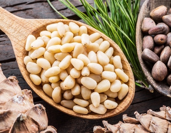 Очень полезные, но не для всех: кому нельзя есть кедровые орехи