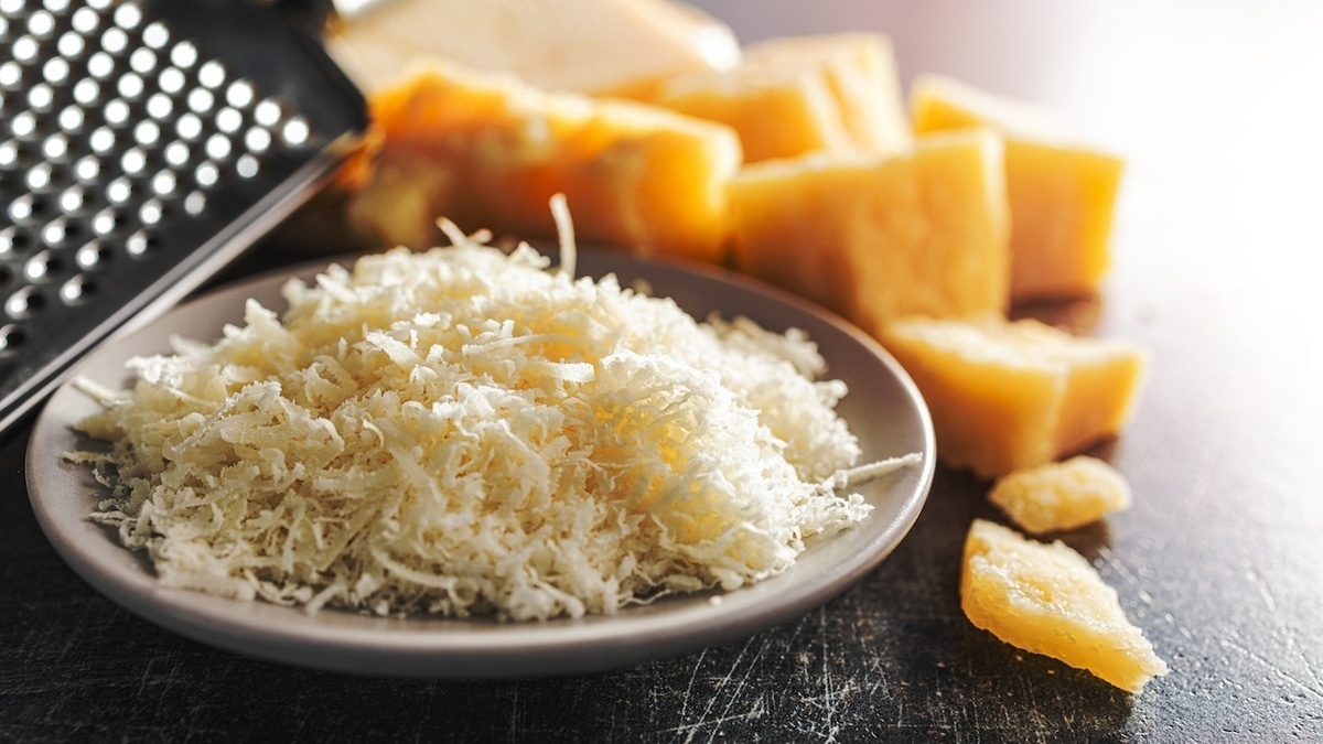 Назван самый опасный для «сердечников» сорт сыра 