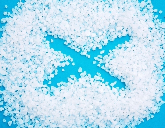 Соль не виновата: терапевт назвала реальную причину утренней отечности Соль не виновата: терапевт назвала реальную причину утренней отечности